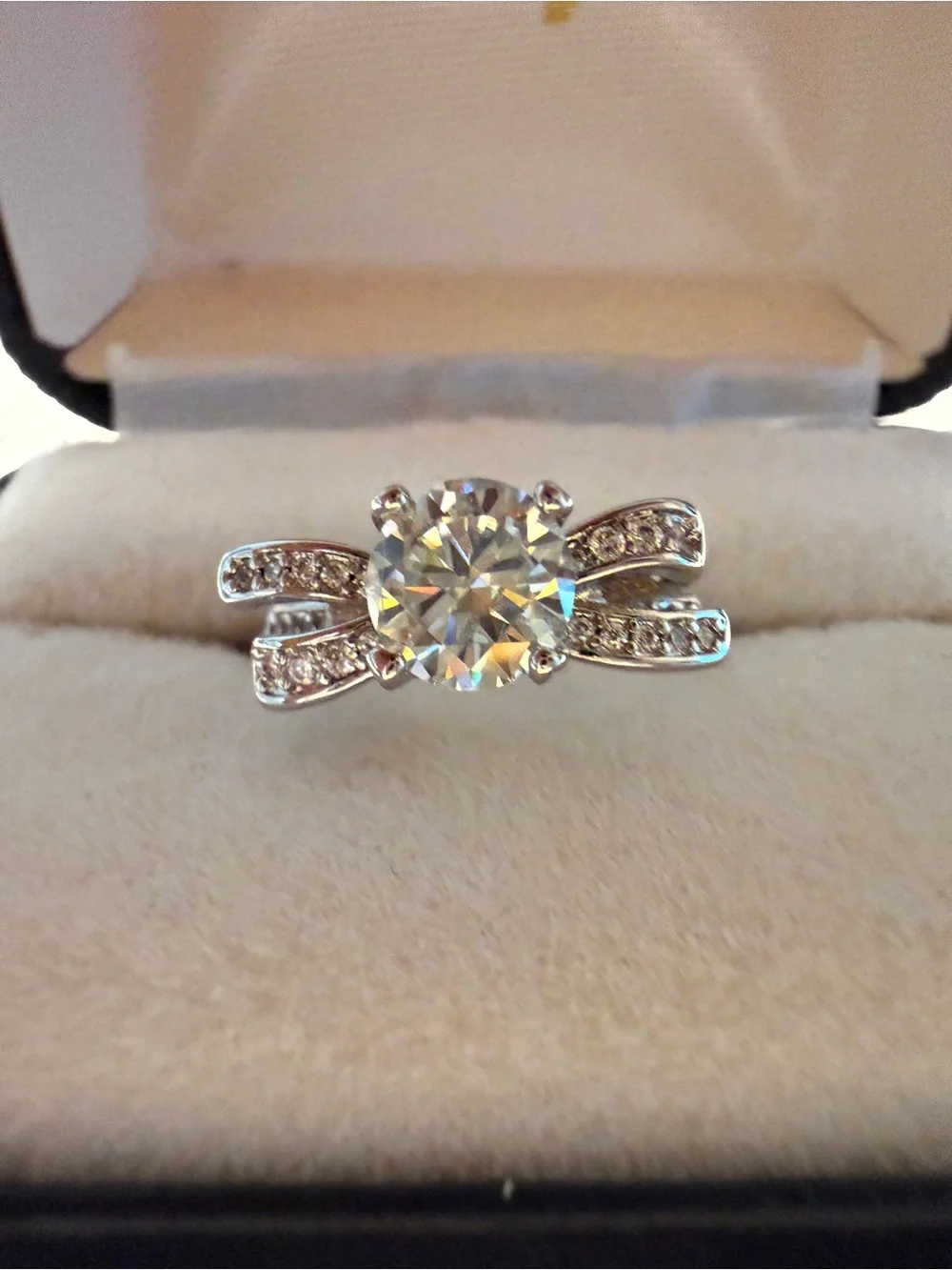 💍✨ Stunning Moissanite Rings Available! ✨💍